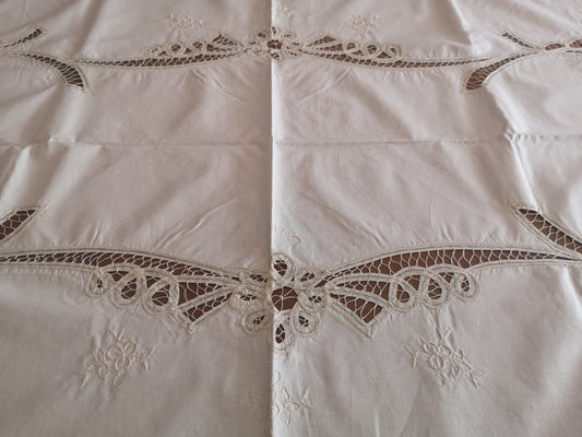 Vintage Tablecloth Linen and Lace